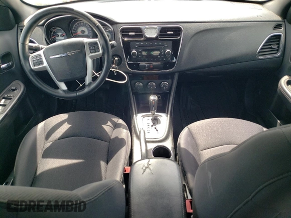 2014 Chrysler 200 Touring z VIN 1C3CCBBBXEN153322, wystawiony jako Copart lot #53541795 z przebiegiem 47 498 mil mil oraz Szkoda całkowita • Salvage title. Historia ofert i sprzedaży dostępna na DreamBid. Obrazek 8.