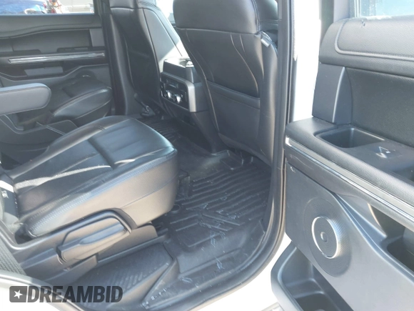 2020 Ford Expedition XLT with VIN 1FMJU1HT7LEA93938, listed as a IAAI auction lot 41461520 with 39,977 mi miles. Bid and sale history available at carsss.com. Image 8.