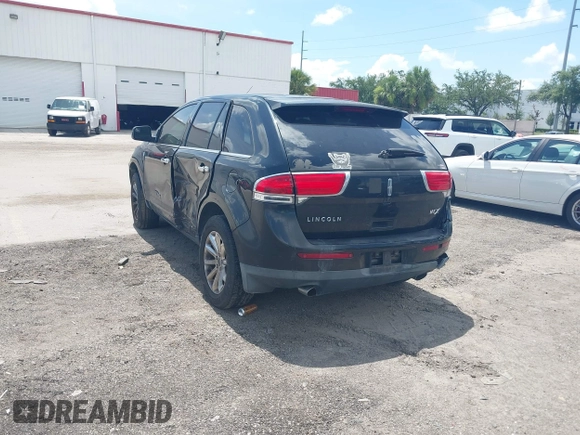2011 Lincoln MKX z VIN 2LMDJ6JK5BBJ11856, wystawiony jako IAAI lot #42482364 z przebiegiem Nie podano mil oraz . Historia ofert i sprzedaży dostępna na DreamBid. Obrazek 3.