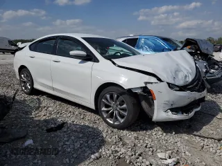 2015 Chrysler 200 S z VIN 1C3CCCBG1FN557242, wystawiony jako Copart lot #54767335 z przebiegiem 62 946 mil mil oraz Szkoda całkowita • Salvage title. Historia ofert i sprzedaży dostępna na DreamBid. Obrazek 4.