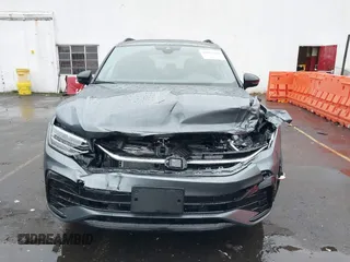 2024 Volkswagen Tiguan SE R-Line Black with VIN 3VV8B7AX8RM141105, listed as a IAAI auction lot 40923212 with 2,698 mi miles and . Bid and sale history available at DreamBid. Image 12.
