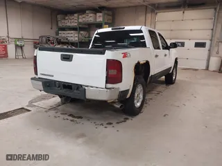 2007 Chevrolet Silverado 1500 LT w/2LT with VIN 2GCEK13MX71677513, listed as a IAAI auction lot 42023608 with 144,555 mi miles. Bid and sale history available at carsss.com. Image 4.