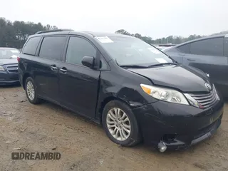 2017 Toyota Sienna XLE Auto Access Seat with VIN 5TDYZ3DC4HS784545, listed as a IAAI auction lot 41427309 with 85,244 mi miles. Bid and sale history available at carsss.com. Image 1.