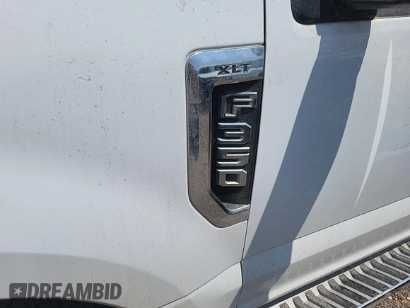 2018 Ford F-350 Platinum z VIN 1FT7W3B60JEB74719, wystawiony jako IAAI lot #42511159 z przebiegiem 121 703 mil mil oraz . Historia ofert i sprzedaży dostępna na DreamBid. Obrazek 30.