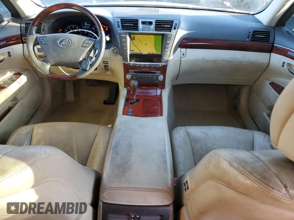 2012 Lexus LS 460 z VIN JTHCL5EF5C5012732, wystawiony jako Copart lot #42987625 z przebiegiem 131 078 mil mil oraz Szkoda całkowita • Salvage title. Historia ofert i sprzedaży dostępna na DreamBid. Obrazek 8.