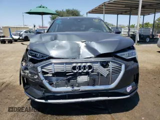 2019 Audi e-tron Prestige with VIN WA1VABGE0KB017804, listed as a Copart auction lot 57939033 with 28,153 mi miles. Bid and sale history available at carsss.com. Image 5.