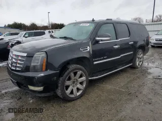 2008 Cadillac Escalade z VIN 1GYFC668X8R236724, wystawiony jako Copart lot #86501654 z przebiegiem Nie podano mil oraz Szkoda całkowita • Salvage title. Historia ofert i sprzedaży dostępna na DreamBid. Obrazek 1.