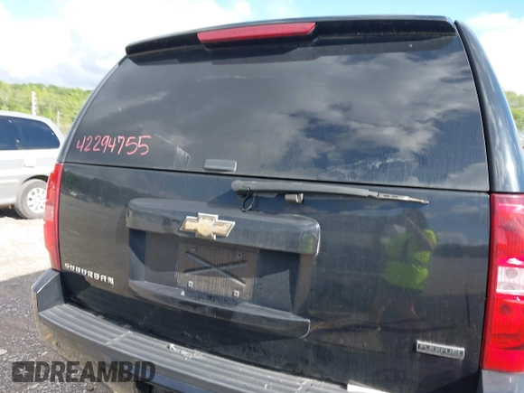 2011 Chevrolet Suburban LT z VIN 1GNSCJE0XBR133465, wystawiony jako IAAI lot #42294755 z przebiegiem 328 824 mil mil oraz . Historia ofert i sprzedaży dostępna na DreamBid. Obrazek 16.