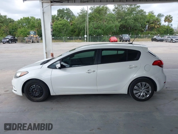 2016 Kia Forte LX z VIN KNAFK5A88G5547968, wystawiony jako IAAI lot #42137266 z przebiegiem 81 480 mil mil oraz . Historia ofert i sprzedaży dostępna na DreamBid. Obrazek 14.