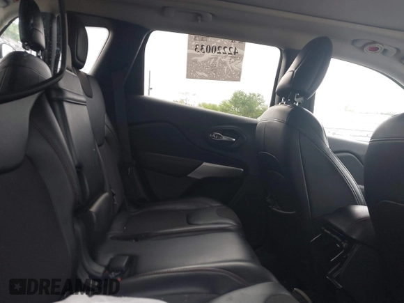 2017 Jeep Cherokee Trailhawk with VIN 1C4PJMBS6HW577058, listed as a IAAI auction lot 42220033 with 111,623 mi miles and . Bid and sale history available at DreamBid. Image 8.