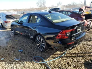 2022 Volvo S60 Momentum with VIN 7JRL12TZ5NG158124, listed as a Copart auction lot 87579885 with 31,035 mi miles and Clean Title. Bid and sale history available at carsss.com. Image 2.