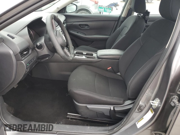 2024 Nissan Sentra S z VIN 3N1AB8BV9RY290833, wystawiony jako Copart lot #55655275 z przebiegiem 35 999 mil mil oraz Szkoda całkowita • Salvage title. Historia ofert i sprzedaży dostępna na DreamBid. Obrazek 7.