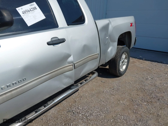 2010 Chevrolet Silverado 1500 LT with VIN 1GCSKSE31AZ221654, listed as a IAAI auction lot 40564208 with 239,609 mi miles. Bid and sale history available at carsss.com. Image 17.