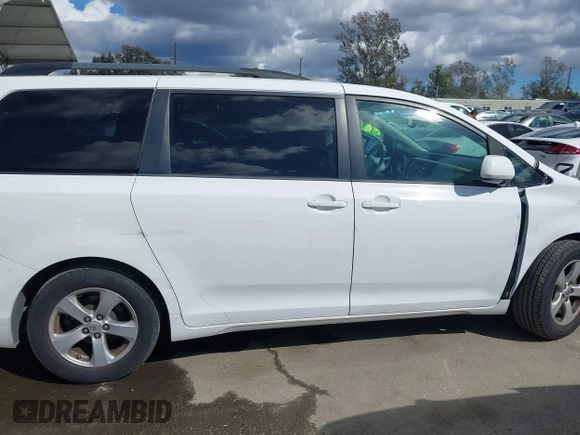 2013 Toyota Sienna LE AAS with VIN 5TDKK3DC4DS358746, listed as a IAAI auction lot 41788838 with 92,281 mi miles. Bid and sale history available at carsss.com. Image 14.