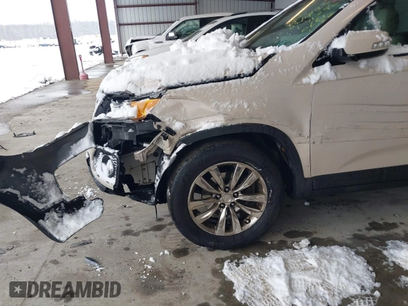 2011 Kia Sorento EX with VIN 5XYKU4A29BG040661, listed as a IAAI auction lot 41542762 with 185,108 mi miles. Bid and sale history available at carsss.com. Image 12.