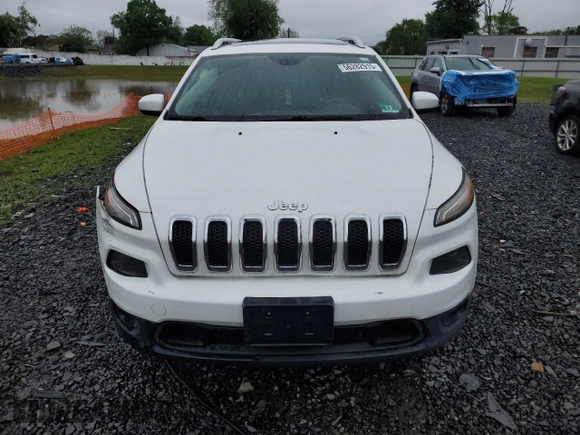 2015 Jeep Cherokee Latitude z VIN 1C4PJMCSXFW739396, wystawiony jako Copart lot #56282915 z przebiegiem 114 309 mil mil oraz Szkoda całkowita • Salvage title. Historia ofert i sprzedaży dostępna na DreamBid. Obrazek 5.