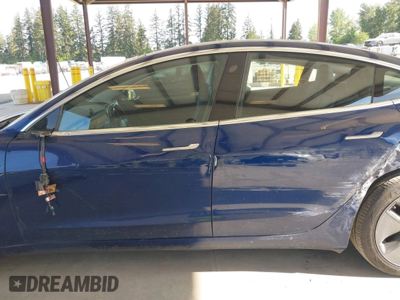 2018 Tesla Model 3 Long Range Battery z VIN 5YJ3E1EA6JF041970, wystawiony jako IAAI lot #42224514 z przebiegiem 79 744 mil mil oraz . Historia ofert i sprzedaży dostępna na DreamBid. Obrazek 6.