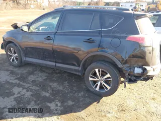 2018 Toyota RAV4 XLE with VIN 2T3RFREV2JW811214, listed as a IAAI auction lot 41458588 with 236,346 mi miles. Bid and sale history available at carsss.com. Image 3.