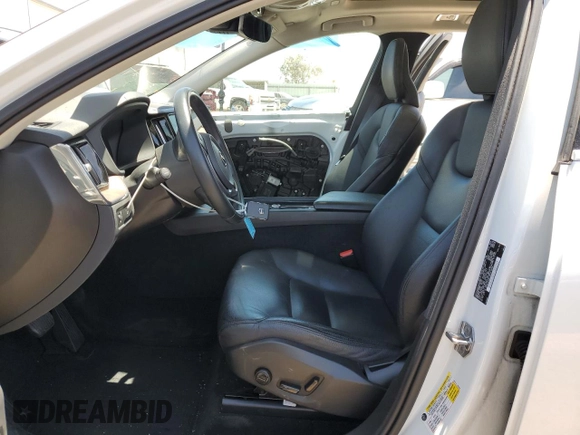 2021 Volvo XC60 Momentum with VIN YV4102DK5M1753385, listed as a Copart auction lot 57084315 with 55,462 mi miles and Salvage title. Bid and sale history available at DreamBid. Image 7.