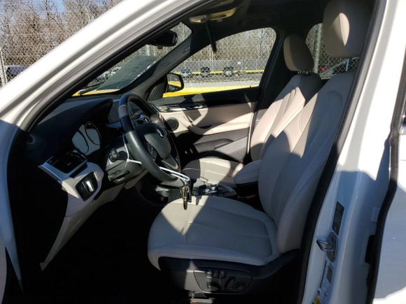 2020 BMW X1 xDrive28i with VIN WBXJG9C0XL5P55506, listed as a Copart auction lot 40137583 with 37,178 mi miles. Bid and sale history available at carsss.com. Image 7.