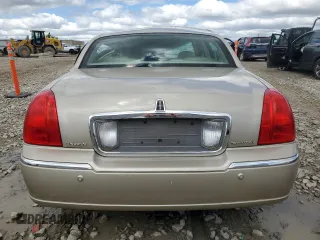 2005 Lincoln Town Car Signature Limited z VIN 1LNHM82W25Y620232, wystawiony jako Copart lot #57701395 z przebiegiem 263 977 mil mil oraz Nie do naprawy. Historia ofert i sprzedaży dostępna na DreamBid. Obrazek 6.