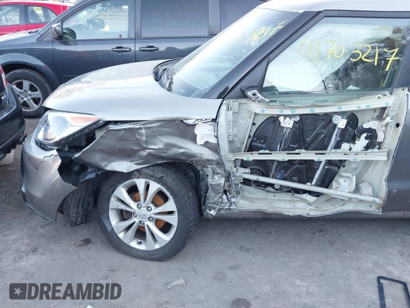 2016 Kia Soul + with VIN KNDJP3A55G7327099, listed as a IAAI auction lot 41703217 with 116,010 mi miles. Bid and sale history available at carsss.com. Image 6.