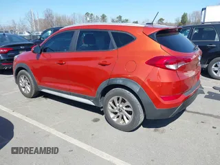 2017 Hyundai Tucson SE z VIN KM8J33A48HU396127, wystawiony jako IAAI lot #41785992 z przebiegiem 86 667 mil mil oraz . Historia ofert i sprzedaży dostępna na DreamBid. Obrazek 3.