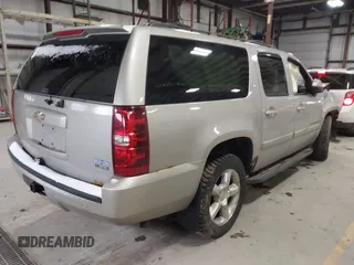 2008 Chevrolet Suburban LT w/3LT with VIN 1GNFK16338J248039, listed as a IAAI auction lot 41734266 with 223,071 mi miles. Bid and sale history available at carsss.com. Image 4.
