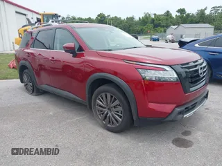 2024 Nissan Pathfinder SL z VIN 5N1DR3CB6RC230381, wystawiony jako IAAI lot #41201816 z przebiegiem 7 245 mil mil oraz . Historia ofert i sprzedaży dostępna na DreamBid. Obrazek 1.