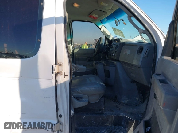 2009 Ford Econoline Cargo z VIN 1FTNE24W29DA88086, wystawiony jako IAAI lot #41749288 z przebiegiem 358 684 mil mil oraz . Historia ofert i sprzedaży dostępna na DreamBid. Obrazek 5.