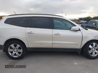 2012 Chevrolet Traverse LTZ z VIN 1GNKRLED8CJ326842, wystawiony jako IAAI lot #41003133 z przebiegiem 201 099 mil mil oraz . Historia ofert i sprzedaży dostępna na DreamBid. Obrazek 14.