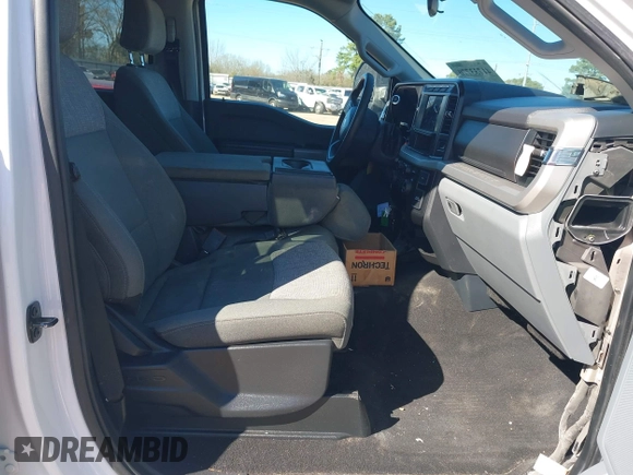 2024 Ford Super Duty F-250 SRW XL with VIN 1FT7W2BT7REE11458, listed as a IAAI auction lot 41733770 with 30,695 mi miles. Bid and sale history available at carsss.com. Image 5.