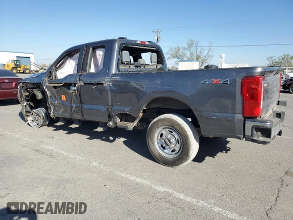 2023 Ford F-350 z VIN 1FT8X3BA6PED15808, wystawiony jako Copart lot #72426324 z przebiegiem 36 913 mil mil oraz Szkoda całkowita • Salvage title. Historia ofert i sprzedaży dostępna na DreamBid. Obrazek 2.