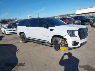 2021 GMC Yukon XL Denali with VIN 1GKS2JKT1MR401207, listed as a IAAI auction lot 41242619 with 87,902 mi miles and . Bid and sale history available at carsss.com. Image 1.