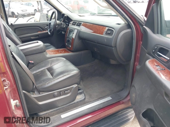 2008 Chevrolet Suburban LTZ z VIN 3GNFK16368G204571, wystawiony jako IAAI lot #42409971 z przebiegiem 196 180 mil mil oraz . Historia ofert i sprzedaży dostępna na DreamBid. Obrazek 5.