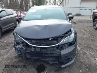 2020 Chrysler Voyager LXi z VIN 2C4RC1DG2LR266058, wystawiony jako IAAI lot #41767570 z przebiegiem 106 602 mil mil oraz . Historia ofert i sprzedaży dostępna na DreamBid. Obrazek 6.