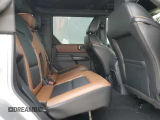 2024 Ford Bronco Outer Banks z VIN 1FMDE8BH6RLA98169, wystawiony jako Copart lot #51036615 z przebiegiem 3 859 mil mil oraz Szkoda całkowita • Salvage title. Historia ofert i sprzedaży dostępna na DreamBid. Obrazek 11.