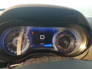 2019 Chrysler 300 S z VIN 2C3CCABG5KH585486, wystawiony jako Copart lot #48126285 z przebiegiem 131 088 mil mil oraz Szkoda całkowita • Salvage title. Historia ofert i sprzedaży dostępna na DreamBid. Obrazek 9.