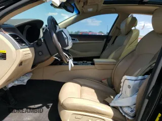 2017 Genesis G80 3.8L z VIN KMHGN4JEXHU175292, wystawiony jako Copart lot #51922895 z przebiegiem Nie podano mil oraz Szkoda całkowita • Salvage title. Historia ofert i sprzedaży dostępna na DreamBid. Obrazek 7.