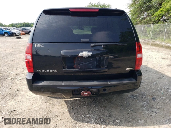 2011 Chevrolet Suburban LT z VIN 1GNSKJE31BR148448, wystawiony jako Copart lot #61057955 z przebiegiem 237 656 mil mil oraz Czysty tytuł • Clean title. Historia ofert i sprzedaży dostępna na DreamBid. Obrazek 6.