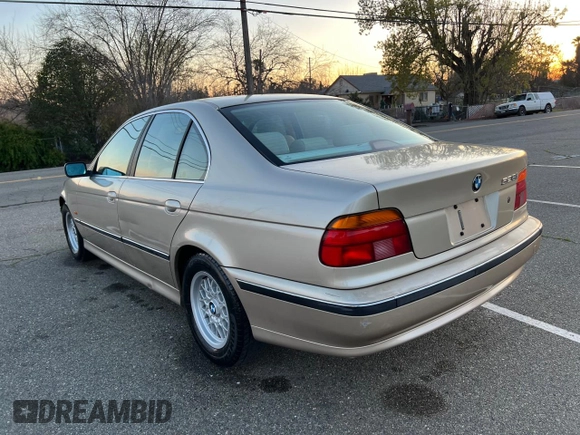 1998 BMW 5 Series 528iA with VIN WBADD6320WBW46302, listed as a Copart auction lot 45062025 with 42,667 mi miles and Salvage Title. Bid and sale history available at carsss.com. Image 3.