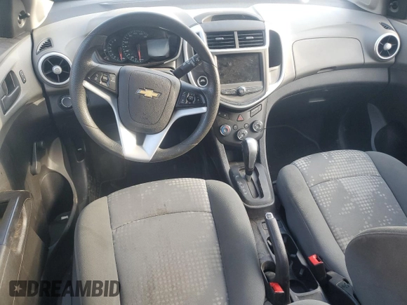 2020 Chevrolet Sonic LT z VIN 1G1JG6SB8L4124217, wystawiony jako Copart lot #50584715 z przebiegiem 83 124 mil mil oraz Szkody całkowita. Historia ofert i sprzedaży dostępna na DreamBid. Obrazek 8.