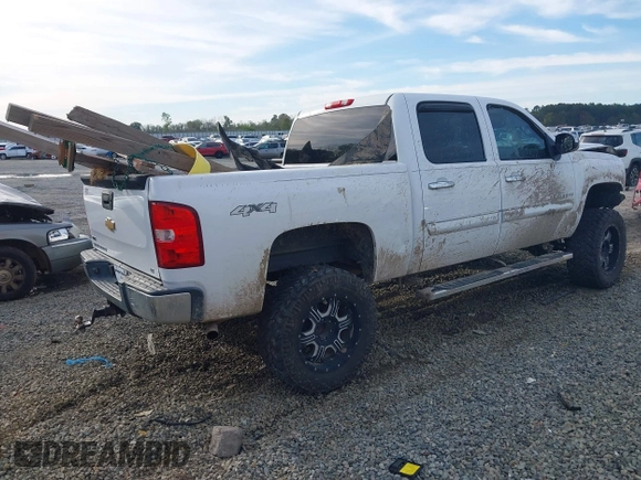2011 Chevrolet Silverado 1500 LT with VIN 3GCPKSE36BG219504, listed as a IAAI auction lot 41891475 with 189,240 mi miles. Bid and sale history available at carsss.com. Image 4.