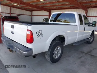 2015 Ford F-250 XLT z VIN 1FT7X2B60FEC27921, wystawiony jako IAAI lot #41962970 z przebiegiem 316 909 mil mil oraz . Historia ofert i sprzedaży dostępna na DreamBid. Obrazek 4.