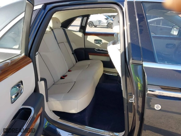 2011 Rolls-Royce Ghost with VIN SCA664S5XBUX49688, listed as a IAAI auction lot 40971162 with 17,595 mi miles. Bid and sale history available at carsss.com. Image 8.