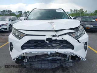 2019 Toyota RAV4 XLE with VIN 2T3W1RFV5KC028164, listed as a IAAI auction lot 42002503 with 79,346 mi miles. Bid and sale history available at carsss.com. Image 12.