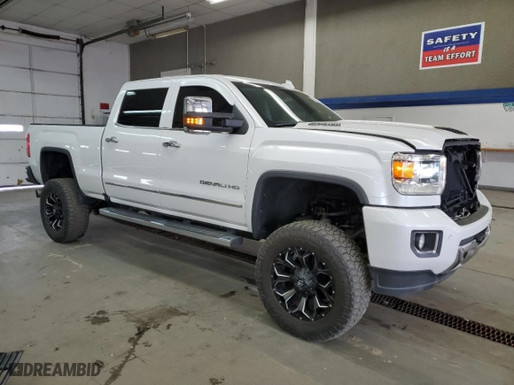 2019 GMC Sierra 2500HD Denali with VIN 1GT12SEY6KF278717, listed as a Copart auction lot 51486415 with 46,328 mi miles and Salvage Title. Bid and sale history available at carsss.com. Image 4.