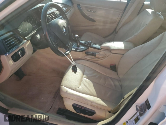 2013 BMW 3 Series 328i с VIN WBA3A5G52DNP19023, выставлен на аукционе Copart как лот 54585875 с пробегом 153 231 миль миль и Списание • Salvage title. История ставок и продаж доступна на DreamBid. Изображение 7.