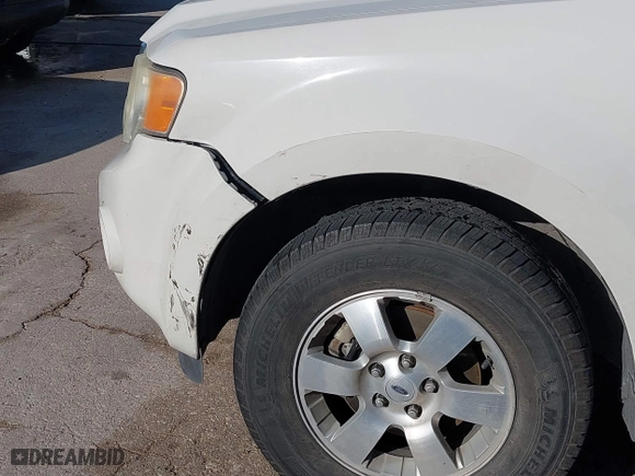 2011 Ford Escape Limited with VIN 1FMCU0EG4BKA28989, listed as a IAAI auction lot 42015694 with 271,226 mi miles. Bid and sale history available at carsss.com. Image 6.