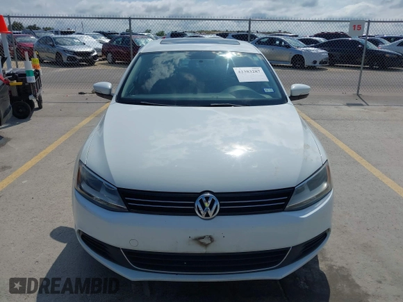 2014 Volkswagen Jetta SE with VIN 3VWD07AJ2EM444256, listed as a IAAI auction lot 42383287 with 99,654 mi miles and . Bid and sale history available at DreamBid. Image 6.